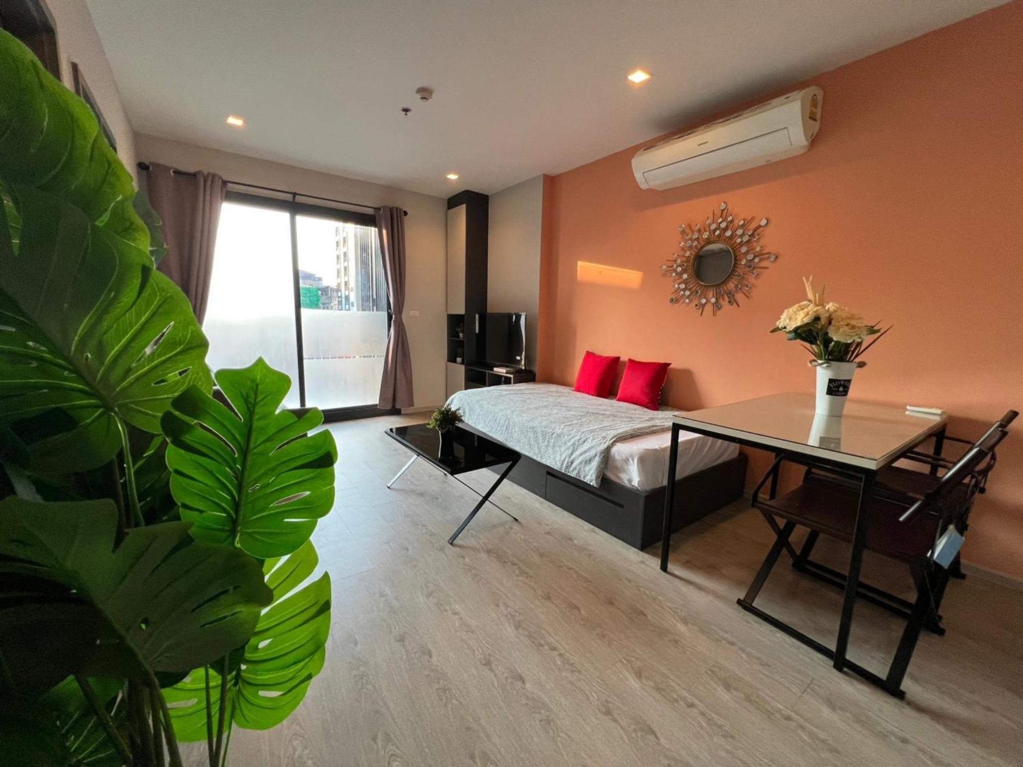 The Base Central Pattaya By Mickey Exterior photo