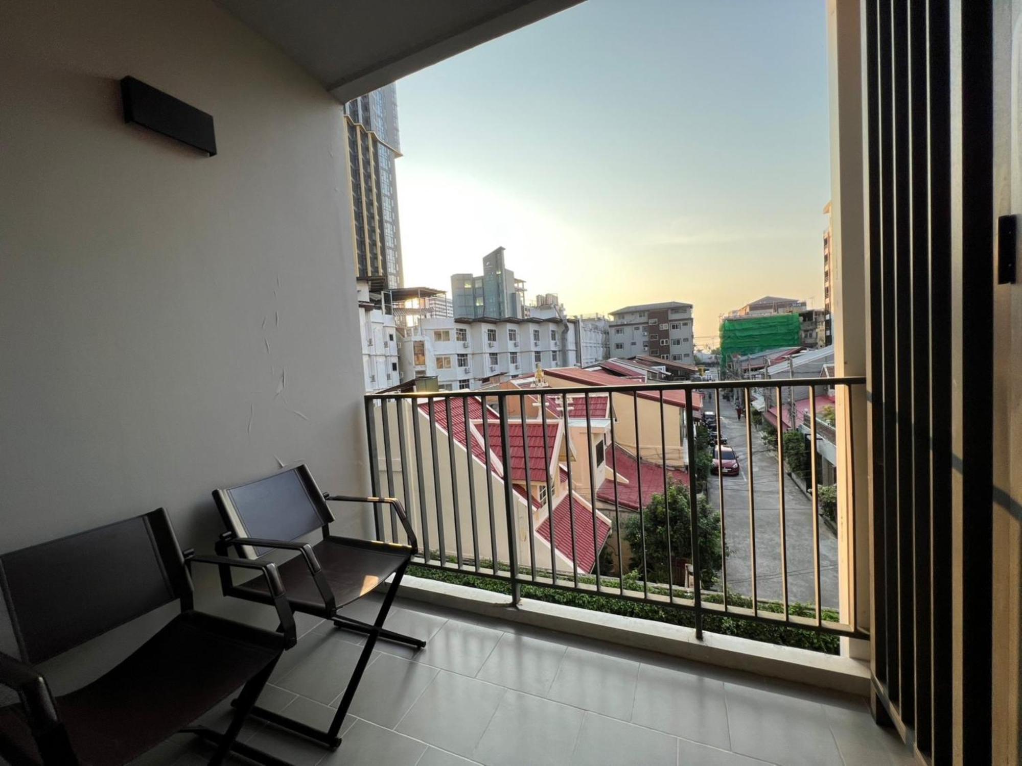 The Base Central Pattaya By Mickey Exterior photo