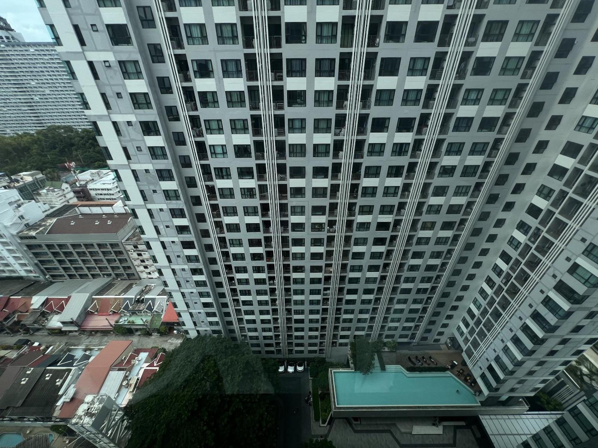 The Base Central Pattaya By Mickey Exterior photo