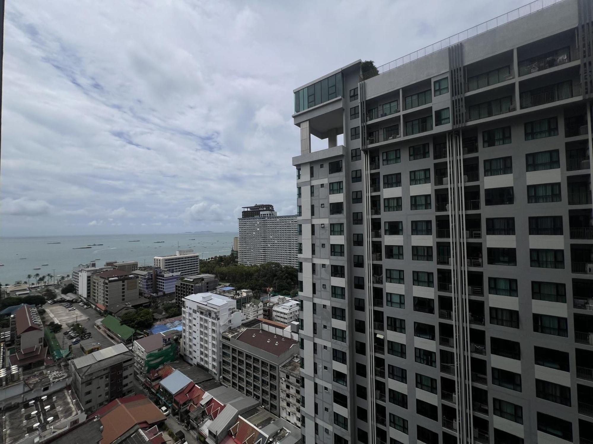 The Base Central Pattaya By Mickey Exterior photo