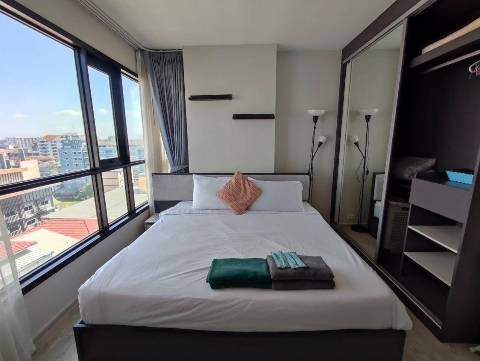 The Base Central Pattaya By Mickey Exterior photo