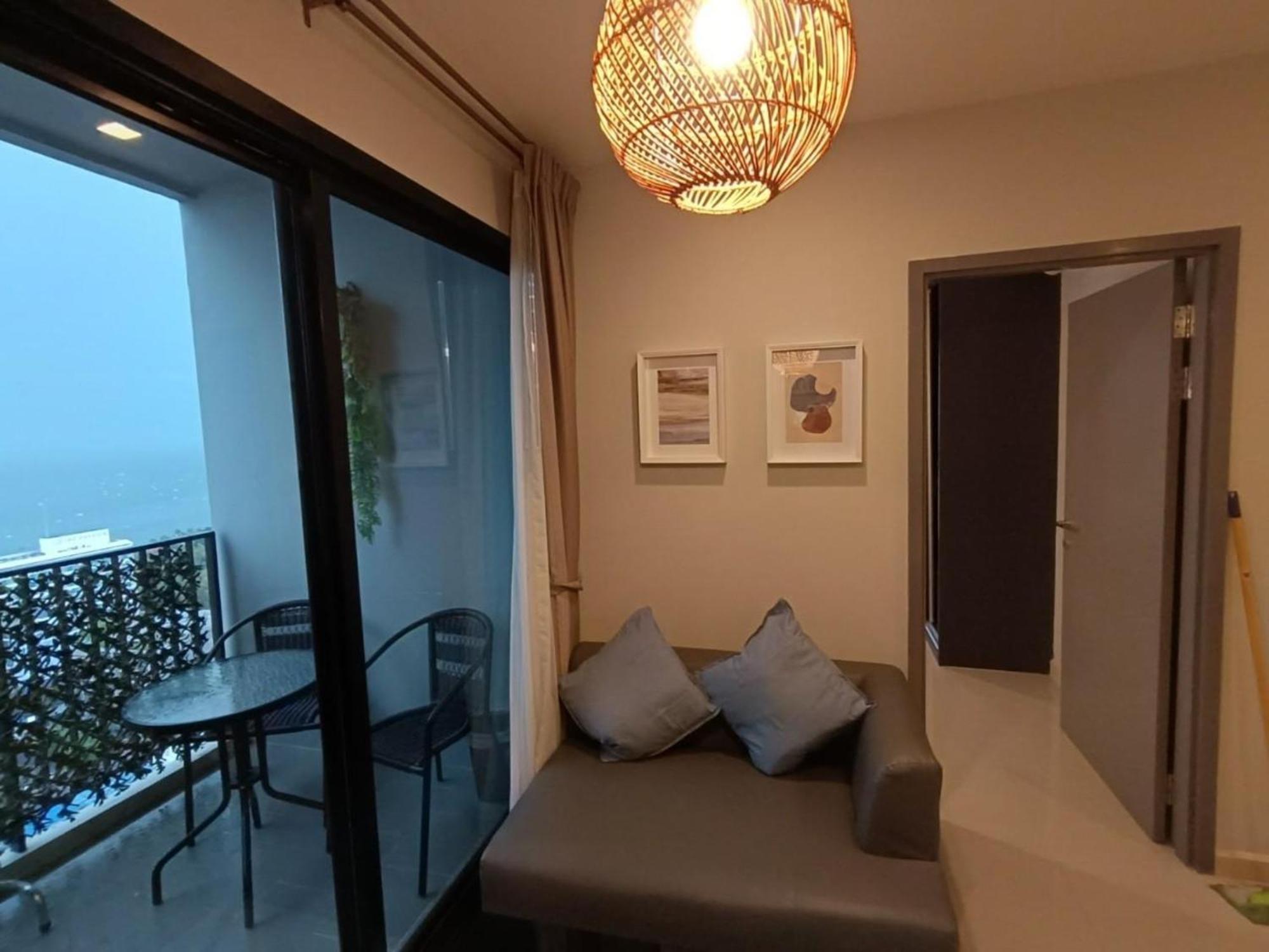The Base Central Pattaya By Mickey Exterior photo