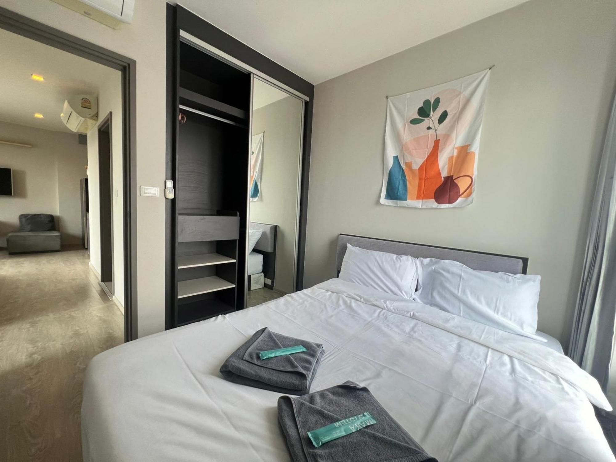 The Base Central Pattaya By Mickey Exterior photo