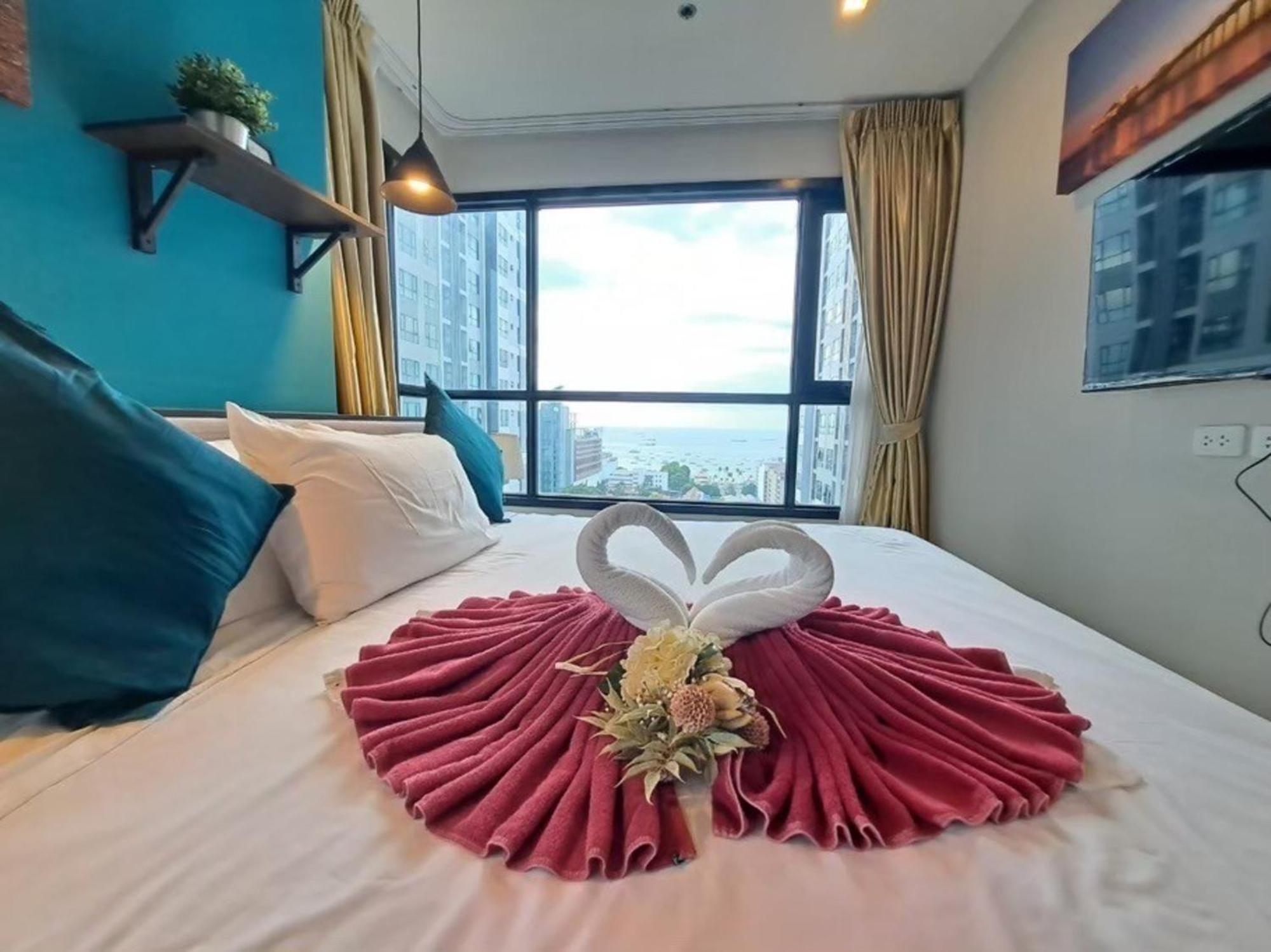 The Base Central Pattaya By Mickey Exterior photo