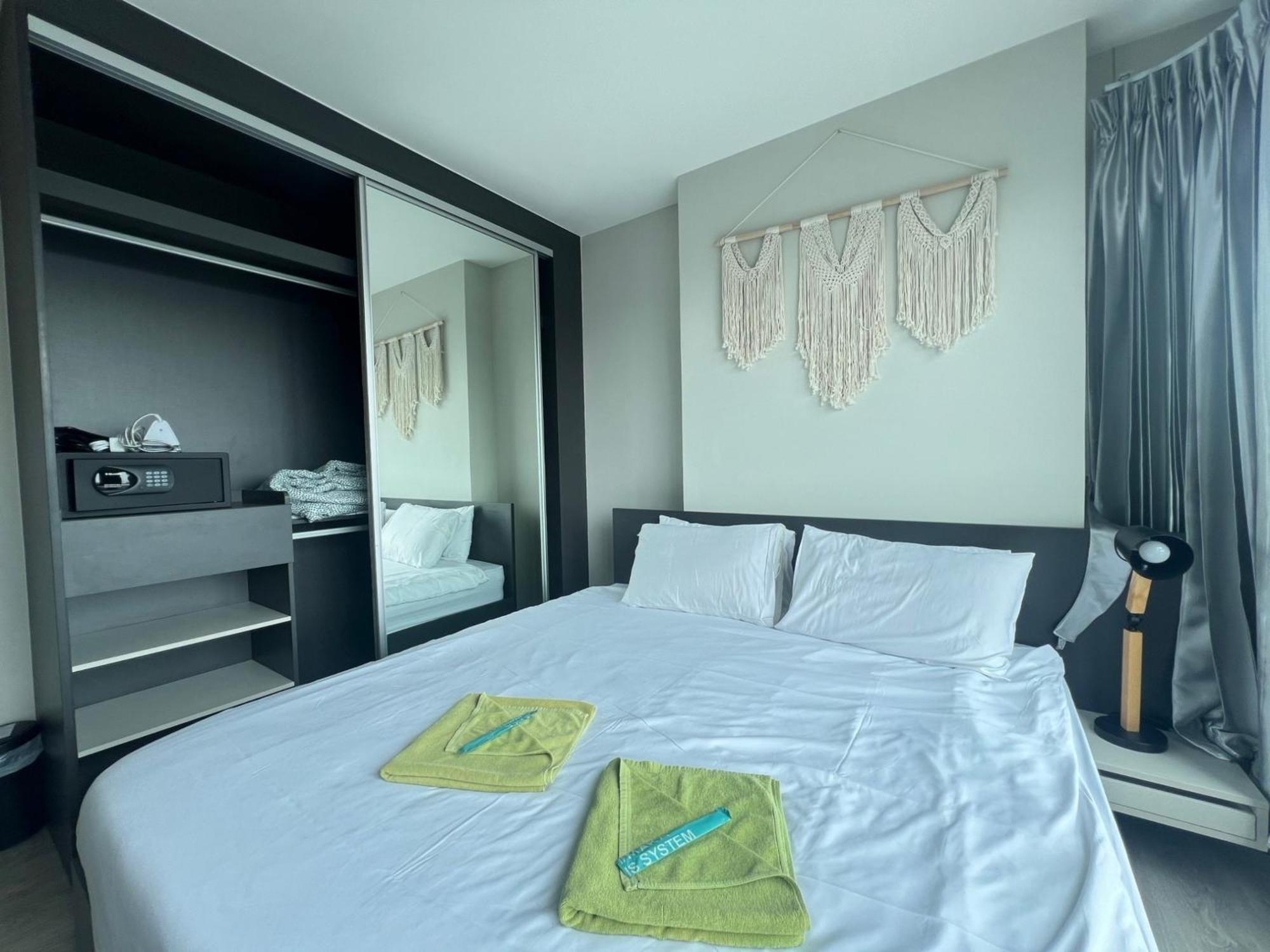 The Base Central Pattaya By Mickey Exterior photo