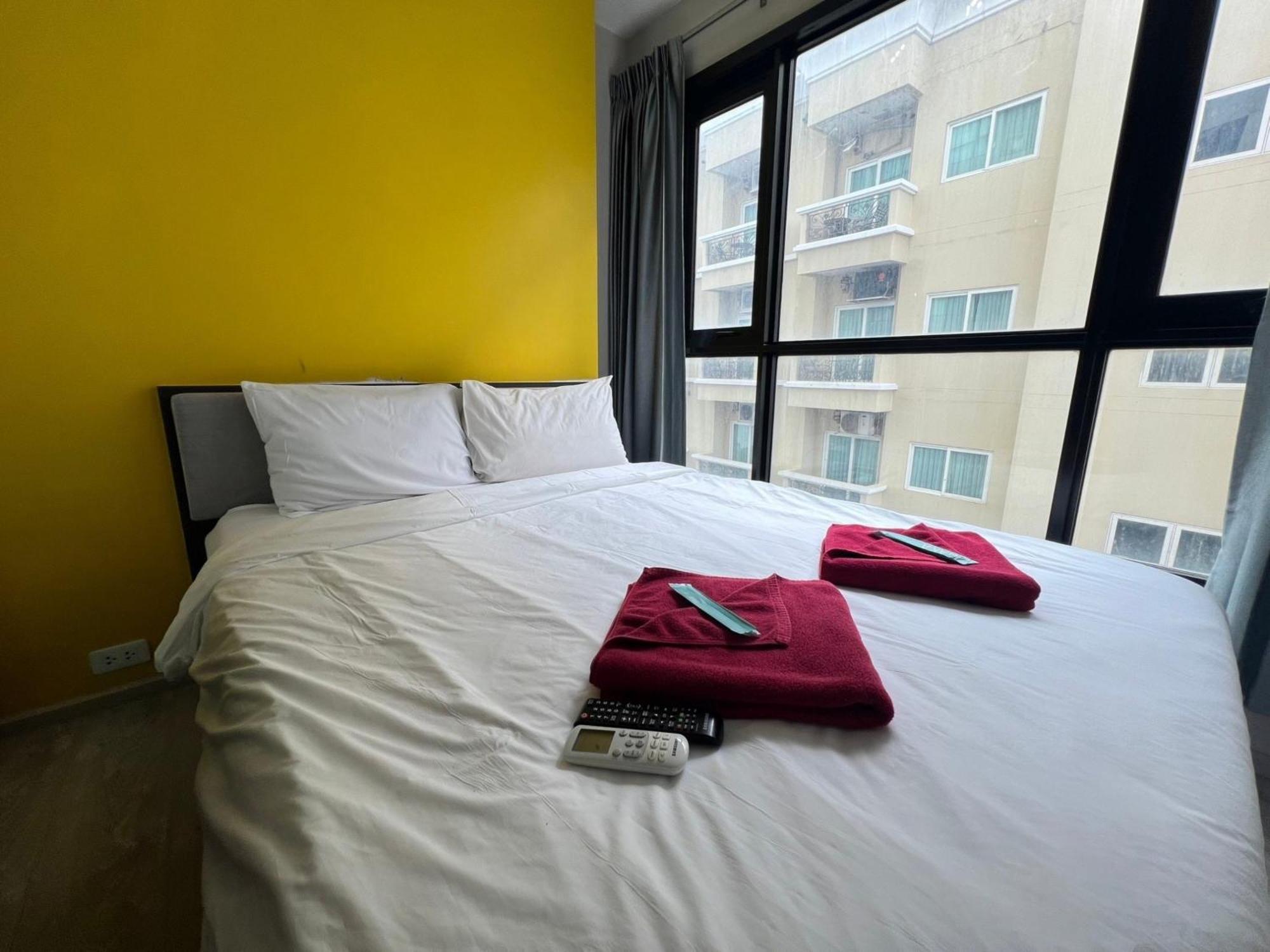 The Base Central Pattaya By Mickey Exterior photo