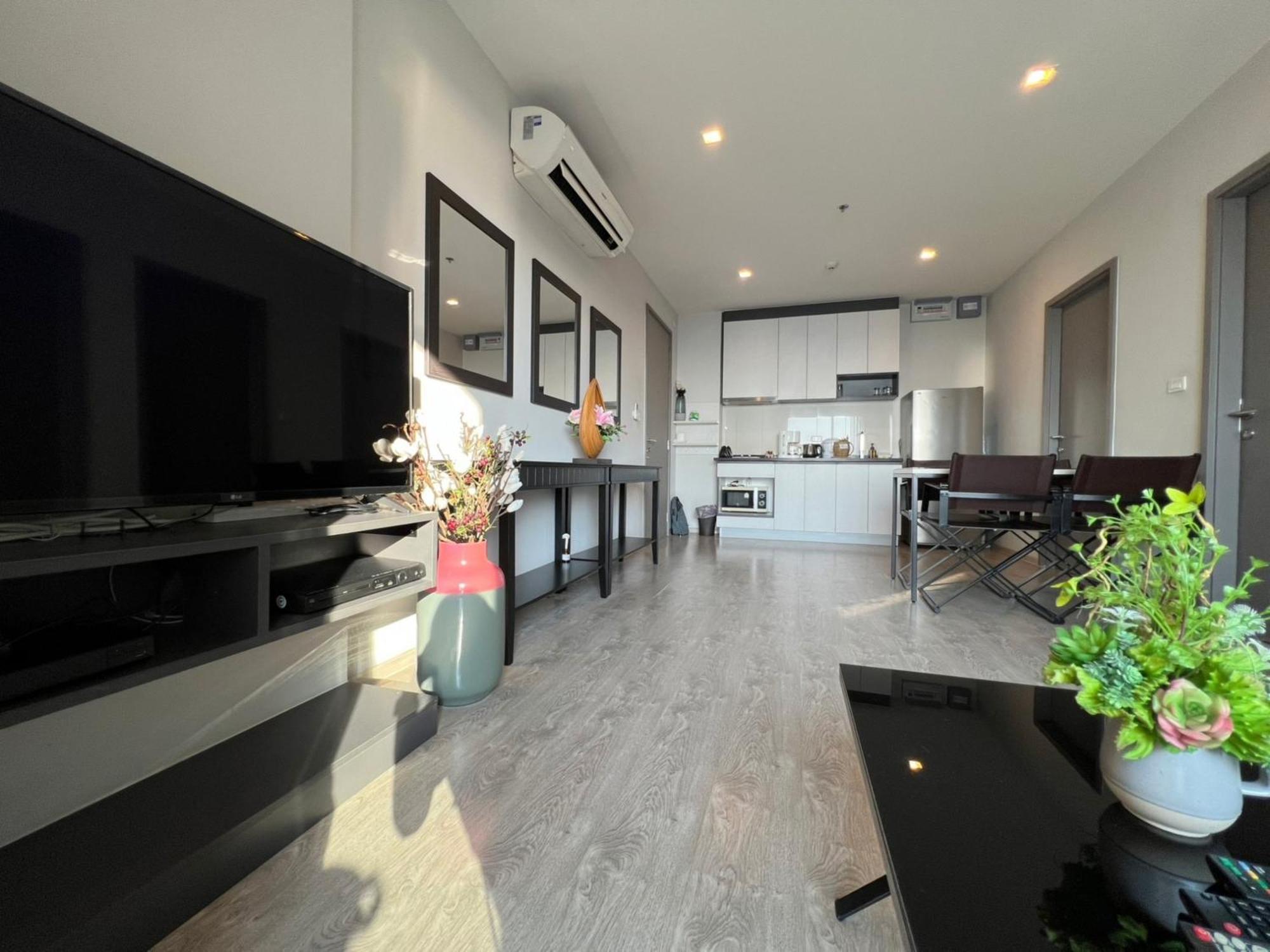 The Base Central Pattaya By Mickey Exterior photo