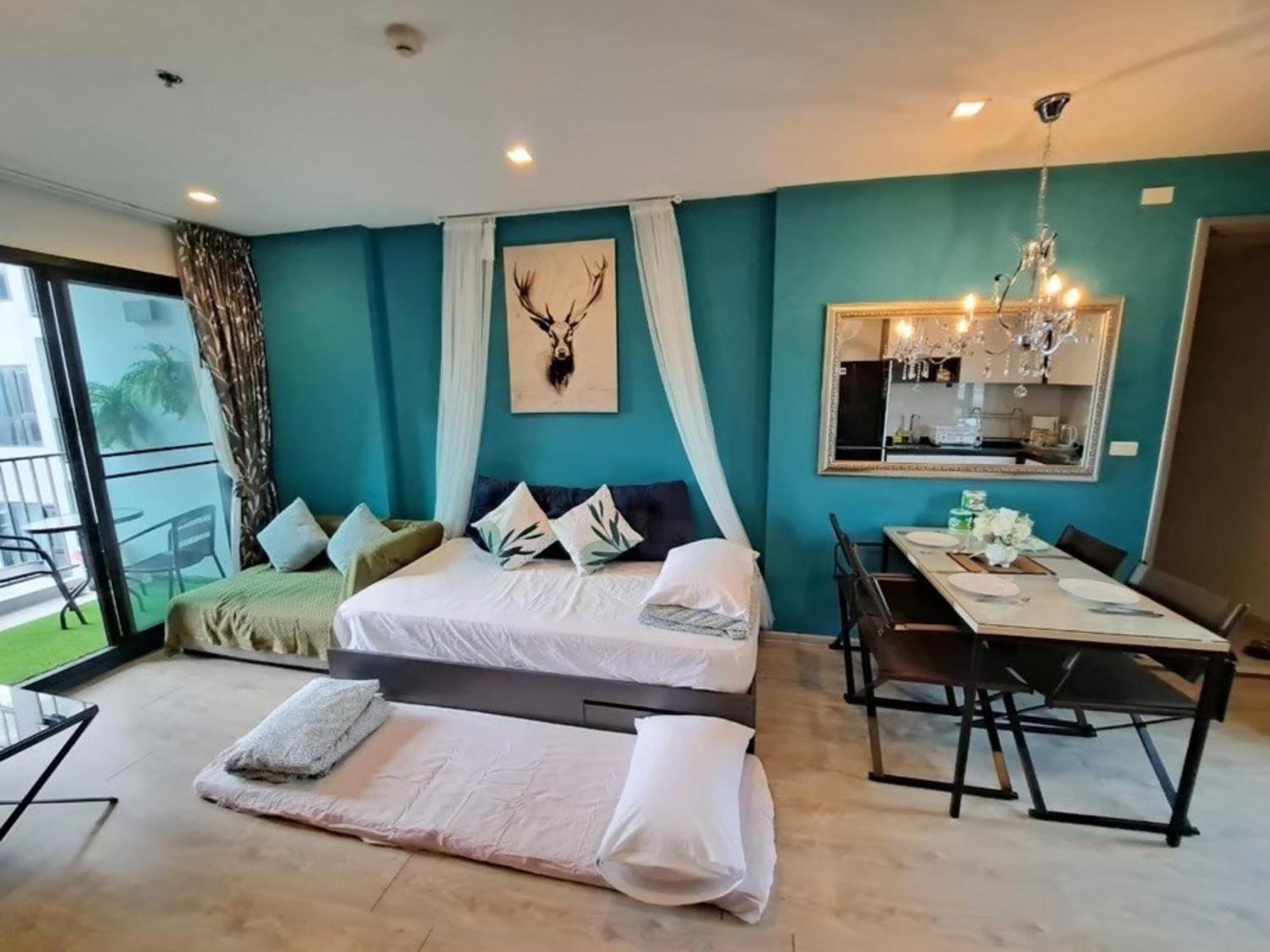 The Base Central Pattaya By Mickey Exterior photo