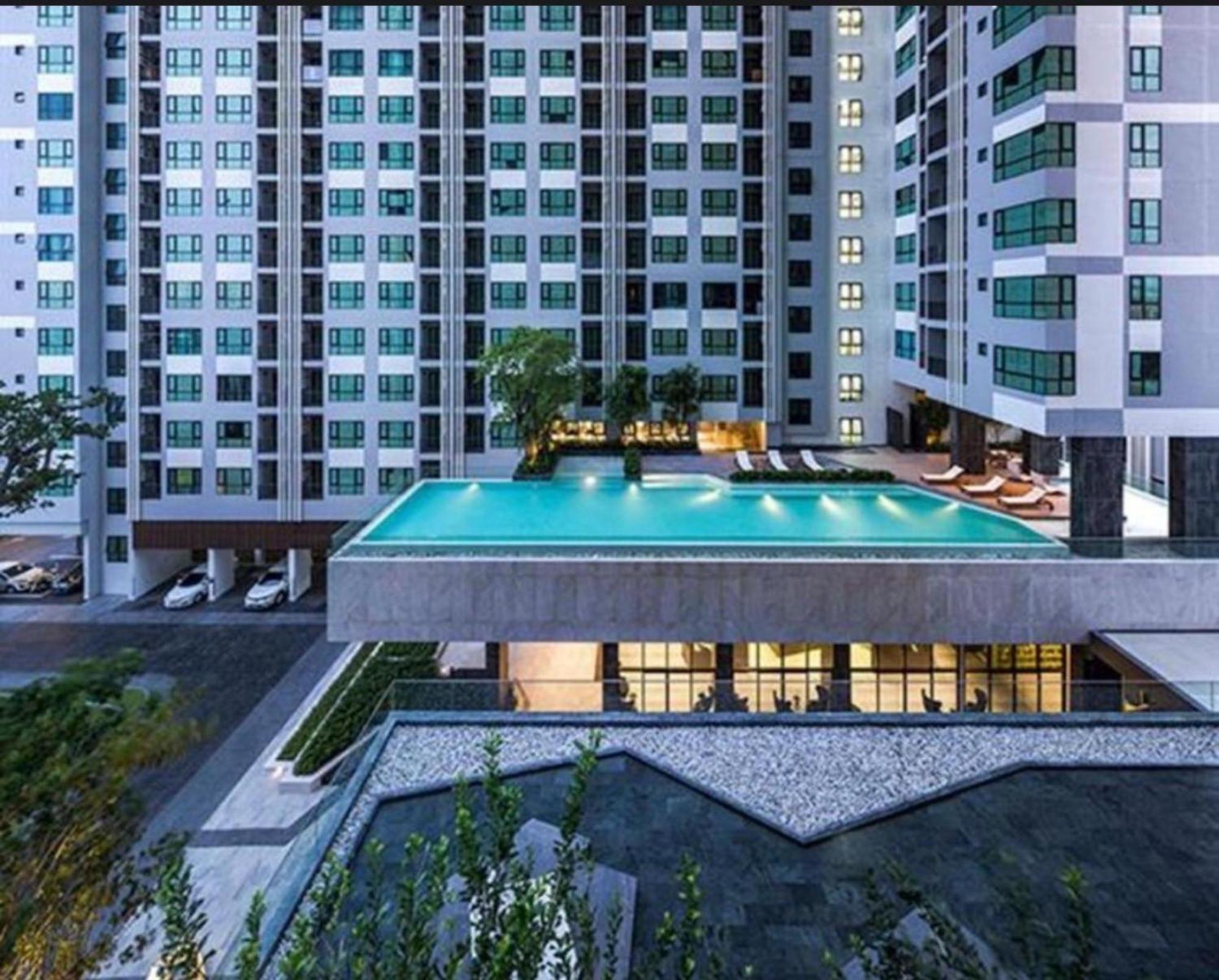 The Base Central Pattaya By Mickey Exterior photo