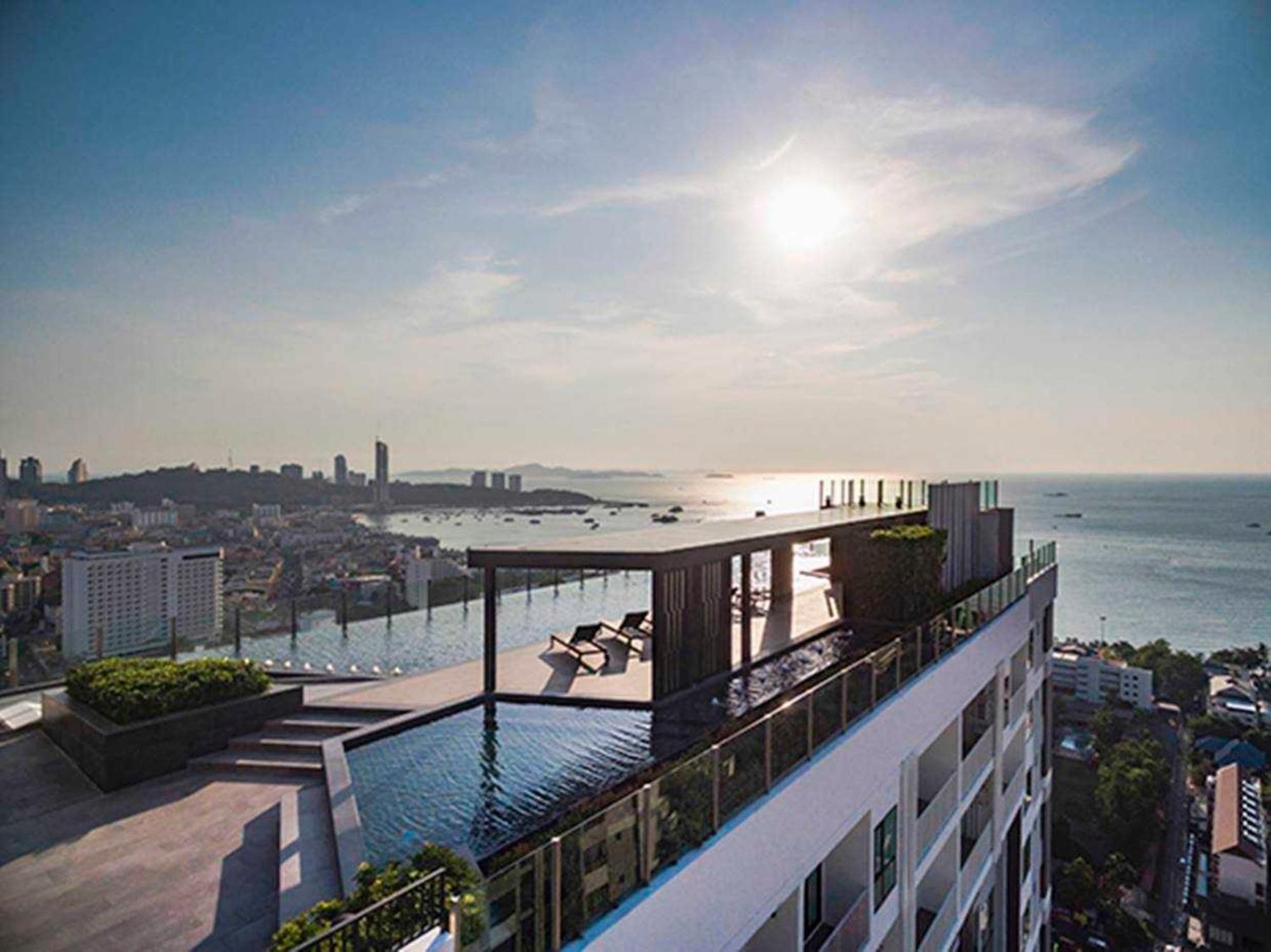 The Base Central Pattaya By Mickey Exterior photo