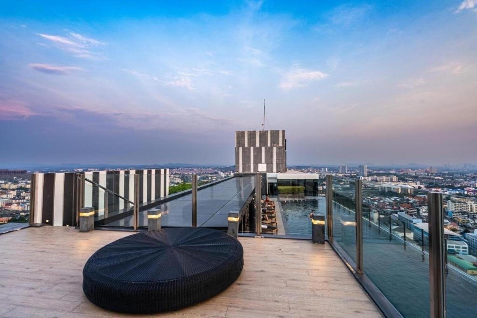 The Base Central Pattaya By Mickey Exterior photo