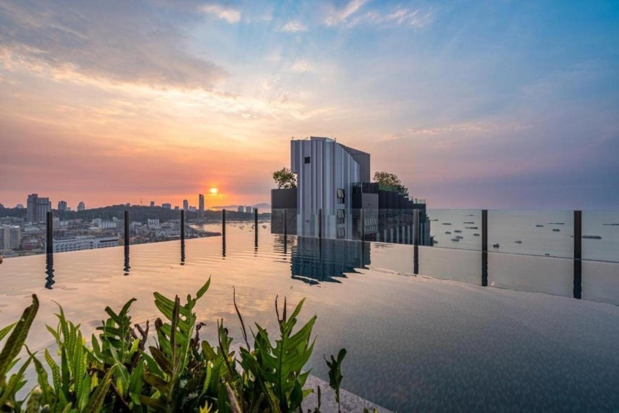 The Base Central Pattaya By Mickey Exterior photo