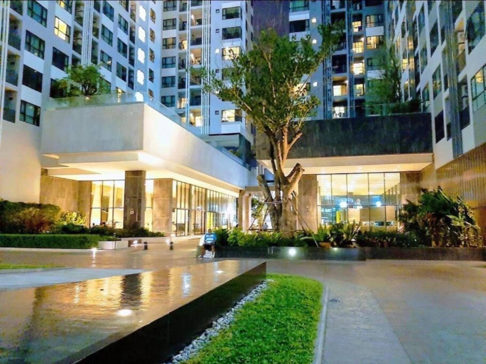 The Base Central Pattaya By Mickey Exterior photo
